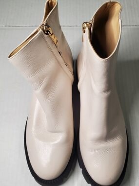 Coach Pale Cream Leather Ankle Booties with Gold Zipper 5.5
